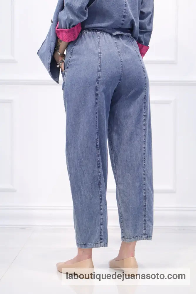 Pantalón vaquero lazo rosa